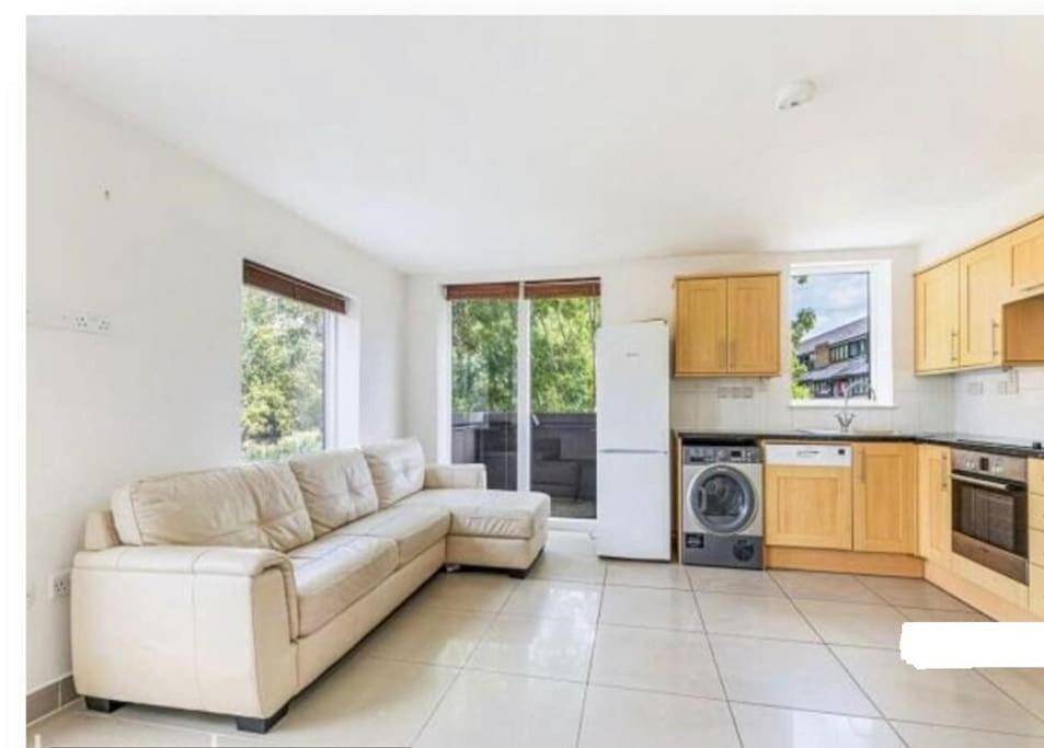 2-bedroom Portobello Apartment *